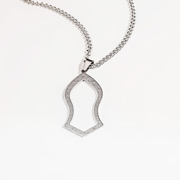 Nalayn Shareef Pendant Necklace | Silver